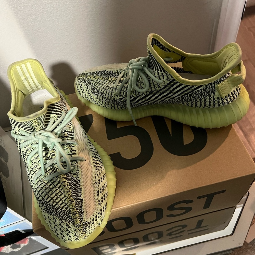 Yeezy sneaker size 7